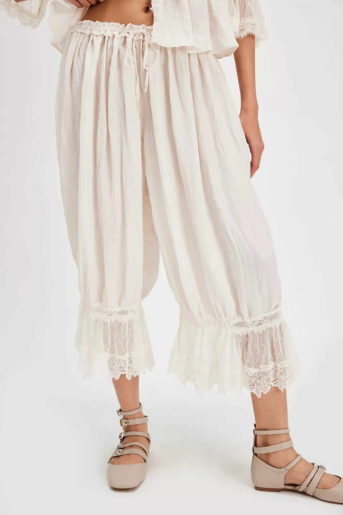 Lace Patchwork Bloomer Pants – Y2K Ruffle Hem, Elastic Waist
