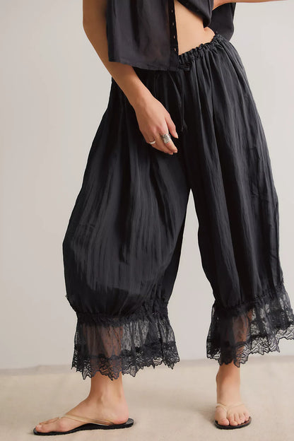 Lace Patchwork Bloomer Pants – Y2K Ruffle Hem, Elastic Waist